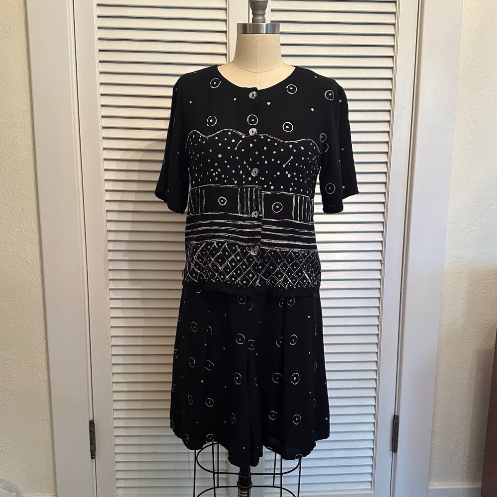 VINTAGE 1990s FRITZI 2 PIECE TOP/SHORTS SET. BLACK WITH WHITE GEOMETRIC PRINT.